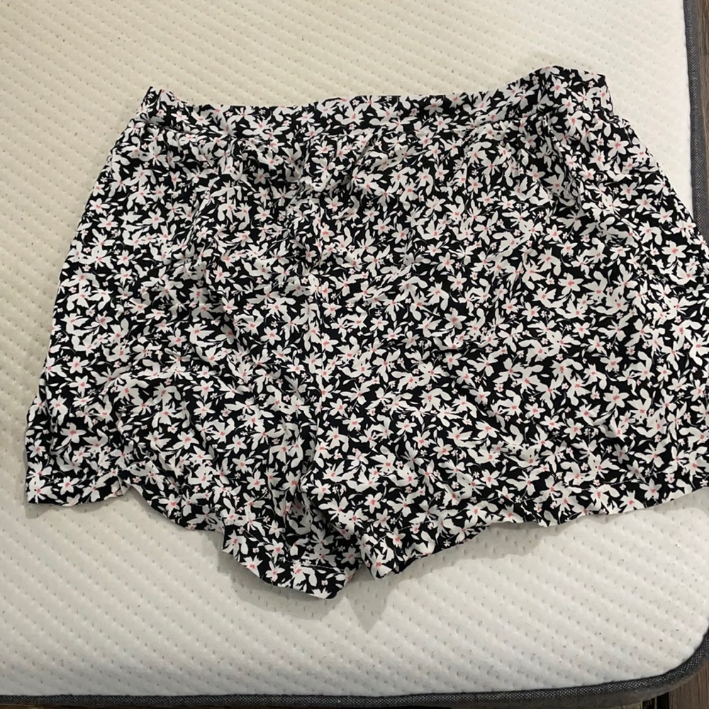 ASOS maternity shorts